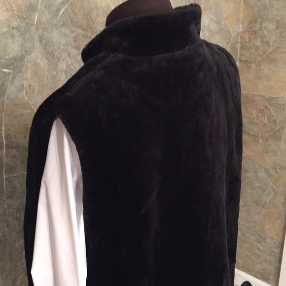 Tutor Court 🌹Soft furry like vest. - Picture 5 of 8